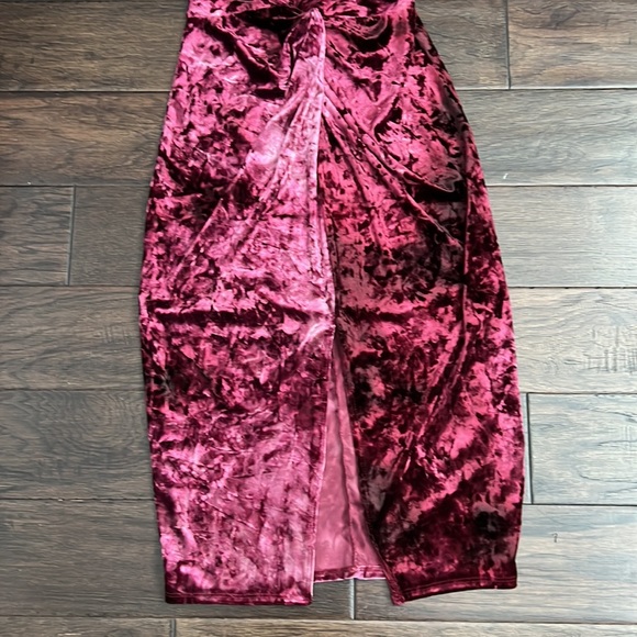 Burgundy velvet dress - Picture 3 of 4